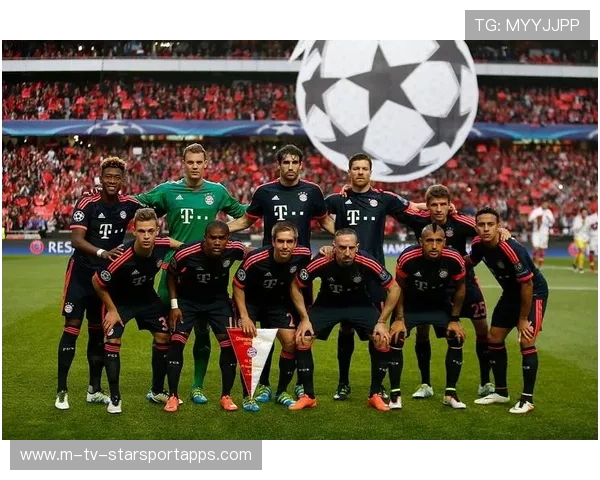 拜仁中场站位流动性强，持续拉扯防线，拜仁中场组合