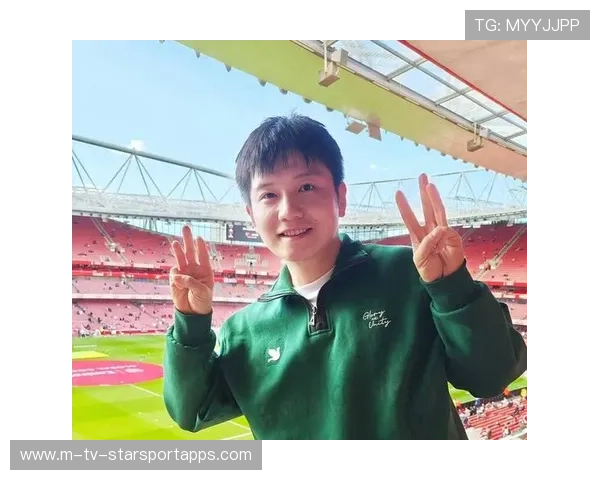 小胖笑容很灿烂！樊振东英超现场见证姆巴佩风采