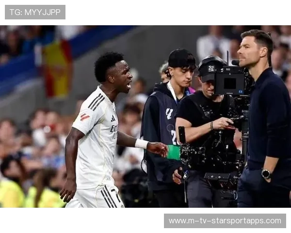 球队更衣室揭秘：团队氛围成就赛场表现，各球队更衣室大佬